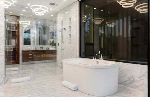 Ultra Luxury 5BR Beverly Hills Estate with Private Pool Spa and Canyon Views - Foto 36