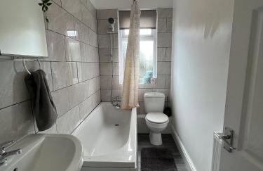 Modernised central Wigan townhouse sleeps up to 6 - Foto 24