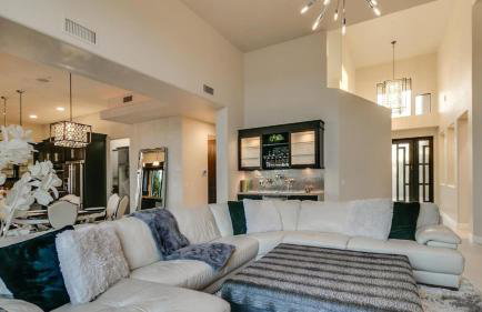 Luxury Contemporary Sanctuary w/ Pool and Views! - Foto 20