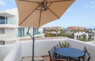 CASA AGATHA - 3 terraces, AC, tv channels, 2 bedrooms & bathrooms, heated pool - Foto 7