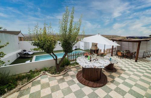 Magnificent villa: 2 private pools, BBQ, garden & parking. 13 per. In Padul - Foto 3
