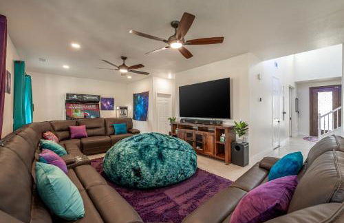 Coachella Play - 6BR Multi-Gen Fun Zone and Retreat with free heated pool - Foto 1