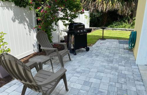 Dog Friendly Loft STEPS from Beach with Gas Barbecue Grill and Upstairs Deck! - Foto 19