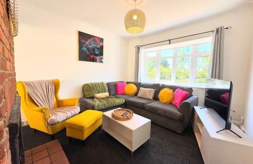 New Spacious 4 Bedrooms 5 Beds House Sleeps 8! - Foto 34