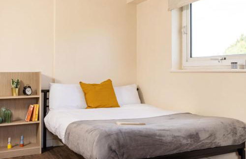 John Lester and Eddie Colman Courts in Salford - Foto 48