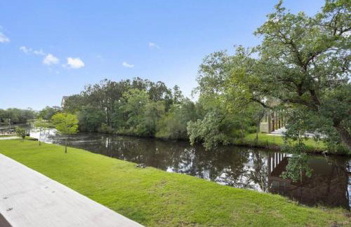 Waterfront Home Game Room Ping Pong Outdoor Bar Area - Foto 51