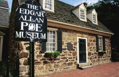 Stay, Play and Pass Go at the Monopoly Penthouse! - Foto 50