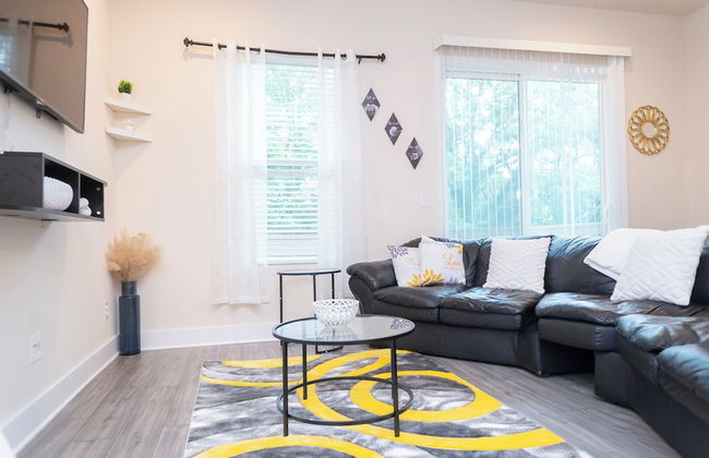 Cozy Retreat near Uptown Charlotte with Free Parking & Wi-Fi - Foto 1