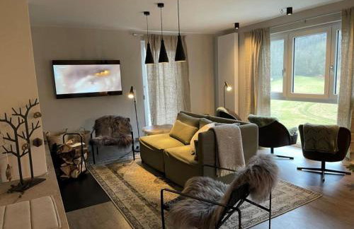 Freistehendes Ferienhaus mit Kamin, Sauna, atemberaubenden Blick ins Tal, mehrere Terrassen, 1500qm Grundstück 1,6m hoch eingezäunt - Foto 13