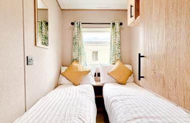 The Retreat - An Luxurious Caravan in Towyn, Wales - Photo 22