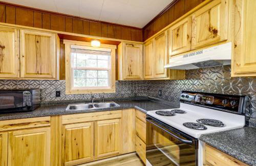 Devils Fork Resort Cabin with Designated Boat Slip! - Foto 11