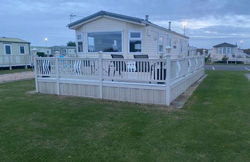 L25 L&g caravan hire 6 berth millfields family only and lead person must be over 30 MAX 4 ADULTS - Foto 4