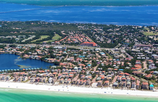 4BR Home, Private Pool, Steps From Beach, Minutes to Top Attractions - Foto 65