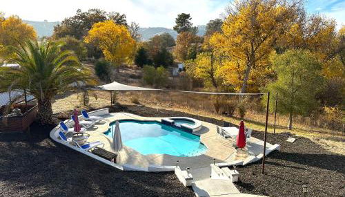 Paso Wine Country Farmhouse with Pool, Spa, Game Room - Foto 2, sunbed
