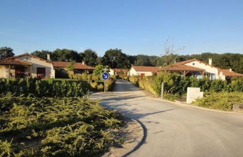 Luxe villa in Les Forges with BBQ Garden - Foto 12