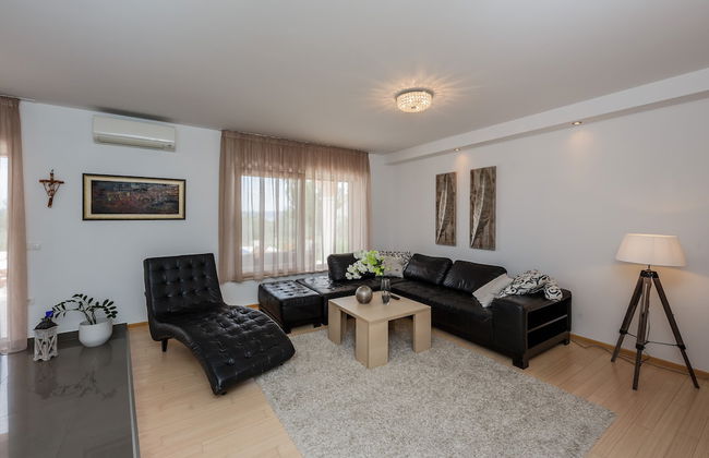 Luxury Secluded Villa w. Pool, Jacuzzi and Garden - Photo 23