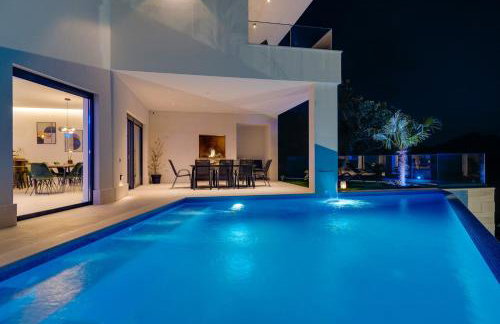 Villa Top Hill, heated infinity pool, Jacuzzi, Sauna, 5 en-suite bedrooms, a Media room - Foto 57