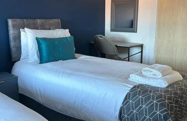 4 Beds 2 Bath Lift Refurbished MONTHLY DISCOUNTS - Foto 21