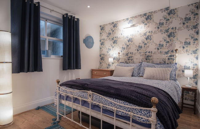 Goscar Court - 1 Bedroom Apartment - Tenby - Photo 2