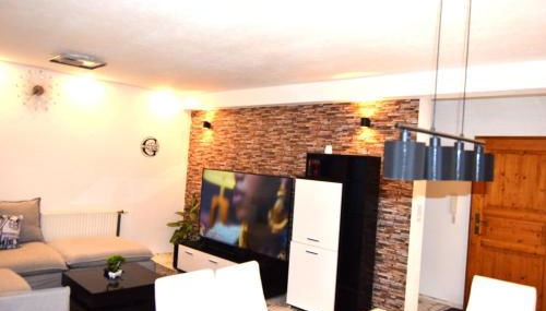 GHomeT - 6 Zimmer Wohnung with parking - Up to 10 guests - Monteur, Handwerker & Large family welcome - Foto 3