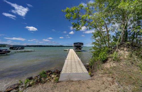 21 Mi to Slopes! Torch Lake Home with Private Beach - Foto 32