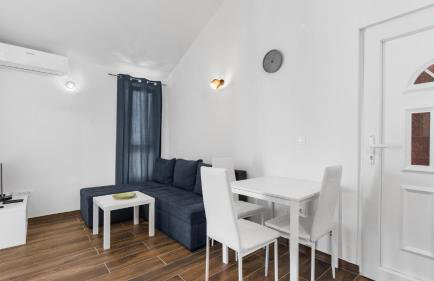 Apartment Anja with Balcony - Photo 6