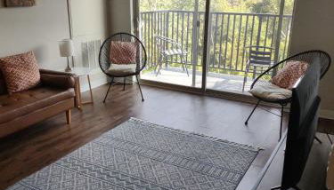 Onsite coffee bar just mins to Jack Thrice Stadium - Foto 4