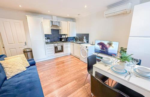Promo Rate - 2BDR flat with AC in Embankment near Charing Cross, Trafalgar Square, London Eye, Big Ben - Photo 1