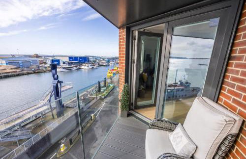 Dolce Vita - Duplex Apartment with Incredible Harbour Views - Photo 24