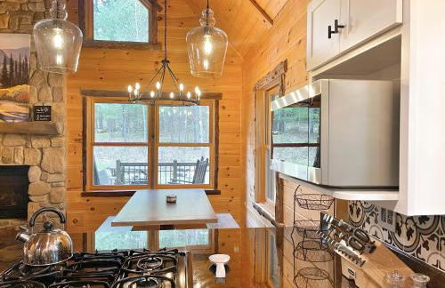 Adirondack Mountain Cabin with Hot Tub, Near Whiteface, Lake Placid, Fire Pit, Game Rm - Foto 10
