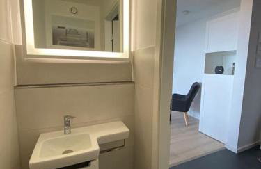 Skyline Appartement mit Pool and Netflix - Foto 25