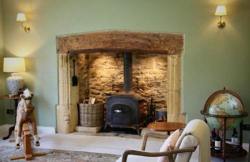 Spacious Cotswold Home for Groups, Country Escape - Photo 2