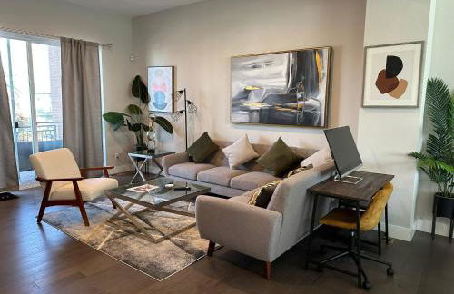 Stylish & Spacious Centrally-Located Home w/Garage - Foto 4