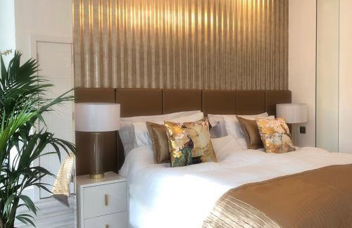 THE PALMS Lux living Condo B'mouth Town Centre & Beach - Photo 1