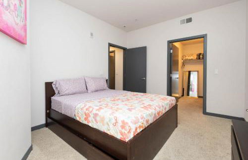 Lovely 3BR Apt With Balcony And Rooftop Pool Plus Views - Foto 29