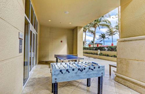 2B Beachfront condo! Pool! Games! 15 mins to PBI! - Foto 58