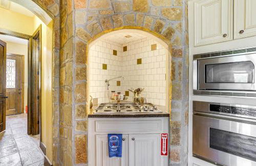 Lazy River Retreat in Cypress with Backyard Oasis! - Foto 8