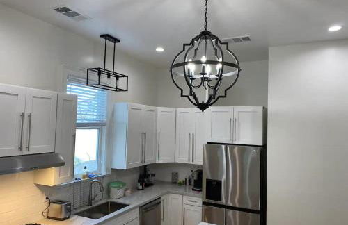 West Oakland Charm 5br4ba AC WD - Photo 4