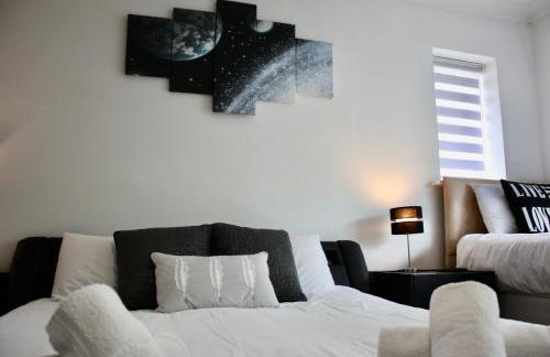 Four Corners Holiday Home with Hot Tub & Sauna - Photo 13