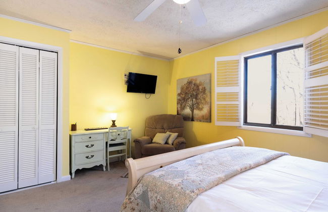 Deck w/ Forest Views, Ping Pong Blue Ridge Mtn Escape Ash Vale by Avantstay - Foto 22