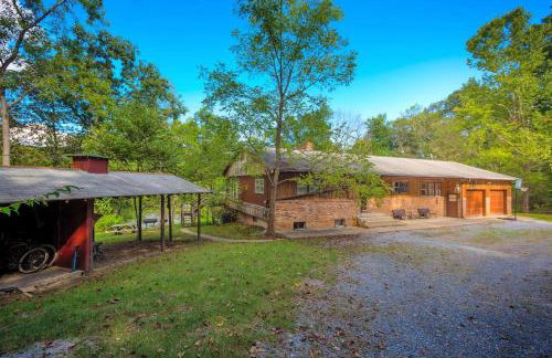 Secluded Cabin Rental for a Large Group Getaway on the Shenandoah River near Luray, Virginia - Photo 7