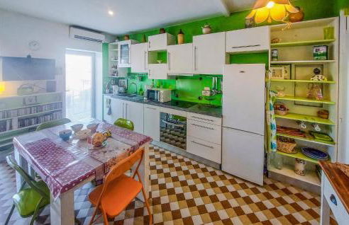 Awesome Apartment In Saint-Étienne - Foto 9