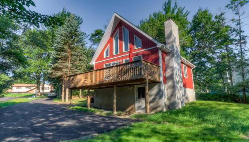 Beautiful Chalet with Hot Tub & Sauna in Poconos - Foto 3