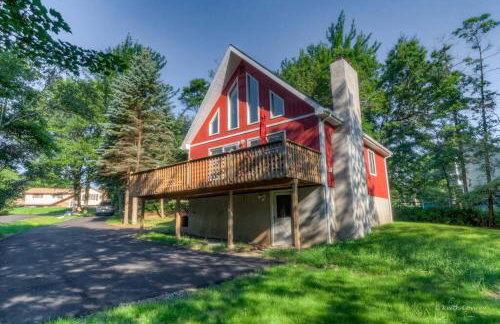 Beautiful Chalet with Hot Tub & Sauna in Poconos - Foto 3