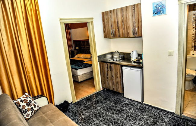 Beach Front Apartment Close to Centre of Side With all you Desire Sleeps up to 4 - Photo 7