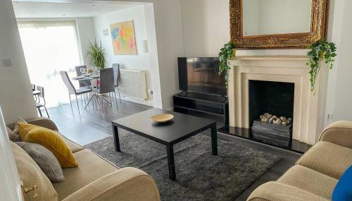 Modern four bedroom semi-detached house with off street parking 8 min drive to Wembley stadium, 5 miles to Central London - Foto 4