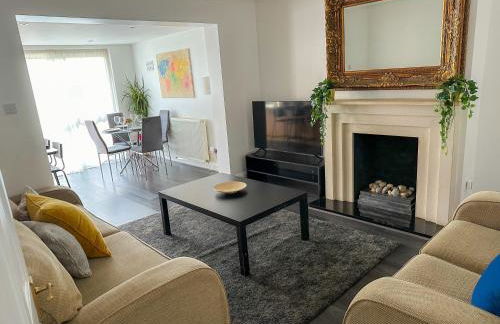 Modern four bedroom semi-detached house with off street parking 8 min drive to Wembley stadium, 5 miles to Central London - Foto 4