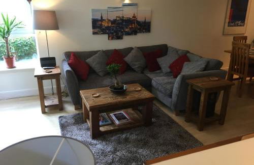 Holyrood Park Apartment - Photo 2