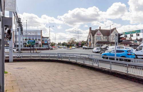 Contractors monthly discounts - WIFI - 5mins to Airport, HS2 & NEC - Photo 3