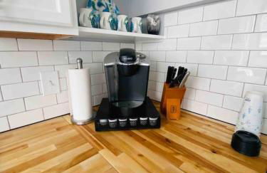 Cozy Downtown Modern Condo in the Heart of it all - Foto 2